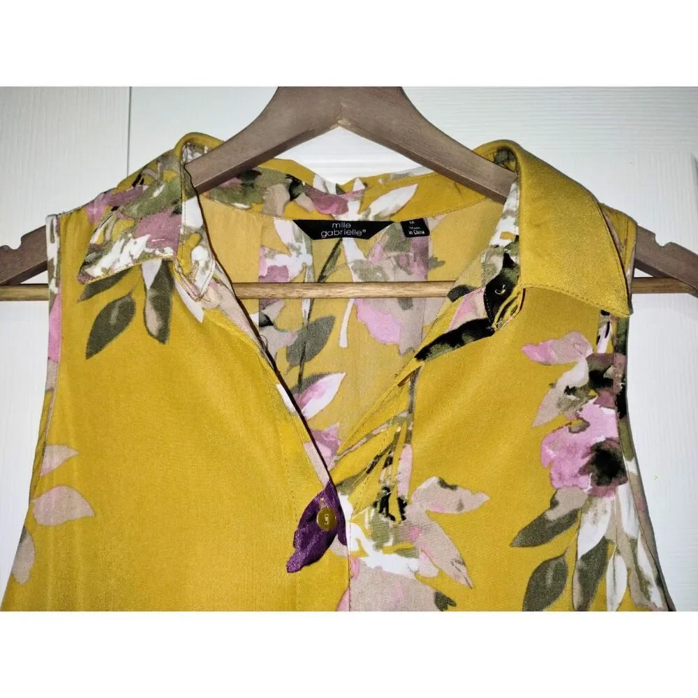 Women's Mlle Gabrielle Golden Floral High-Low Buttondown Sleeveless Dress (Med) - Picture 2 of 6